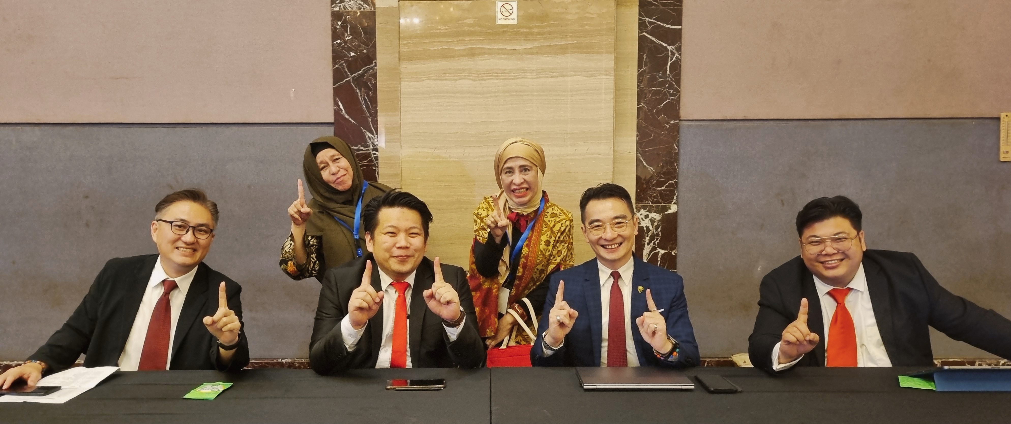 Foto bersama pembicara Revolusi Kewirausahaan